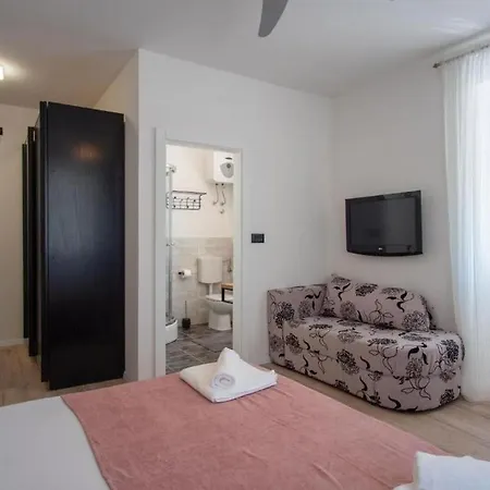 And By The Sea Pag - 21162 Guest house