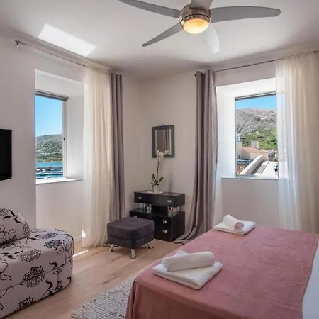 Maison d'hôtes And By The Sea Pag - 21162 Pag Town